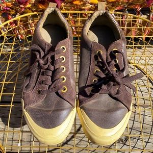 Guess shoe size 8 worn.